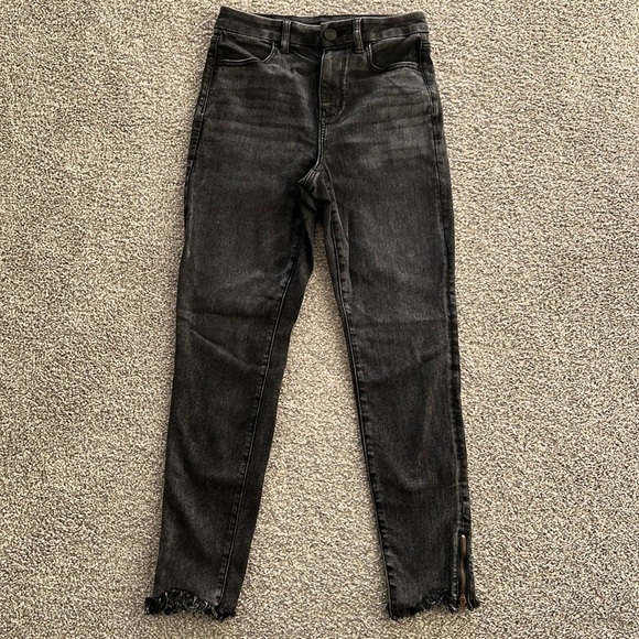 American Eagle Outfitters Denim - Women’s American Eagle Hi-Rise Black Denim Jeggings. Size 4.